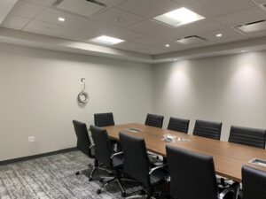 A conference room with chairs and tables in it